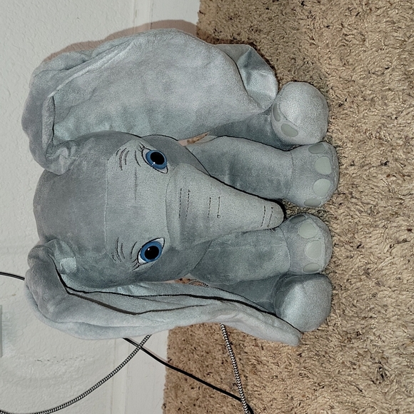 Disney's Dumbo Fluttering Ears - Picture 1 of 3